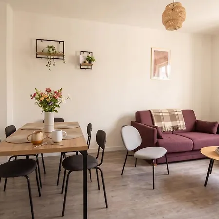 Bahnhofsnahe Mit Boxspringbetten, Wlan, Vollausgestattete Kueche, Balkon Apartment