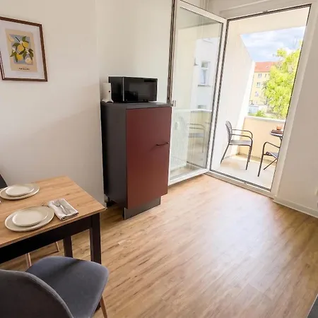 Bahnhofsnahe Mit Boxspringbetten, Wlan, Vollausgestattete Kueche, Balkon