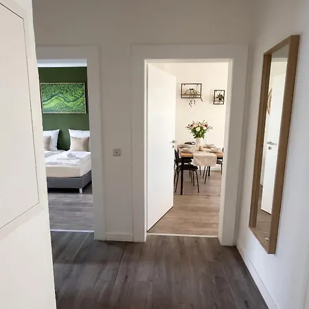 Bahnhofsnahe Mit Boxspringbetten, Wlan, Vollausgestattete Kueche, Balkon