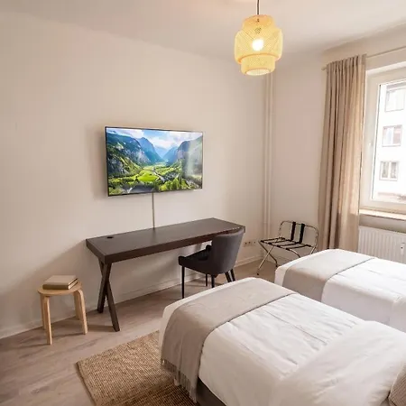 Bahnhofsnahe Mit Boxspringbetten, Wlan, Vollausgestattete Kueche, Balkon Apartment Halberstadt